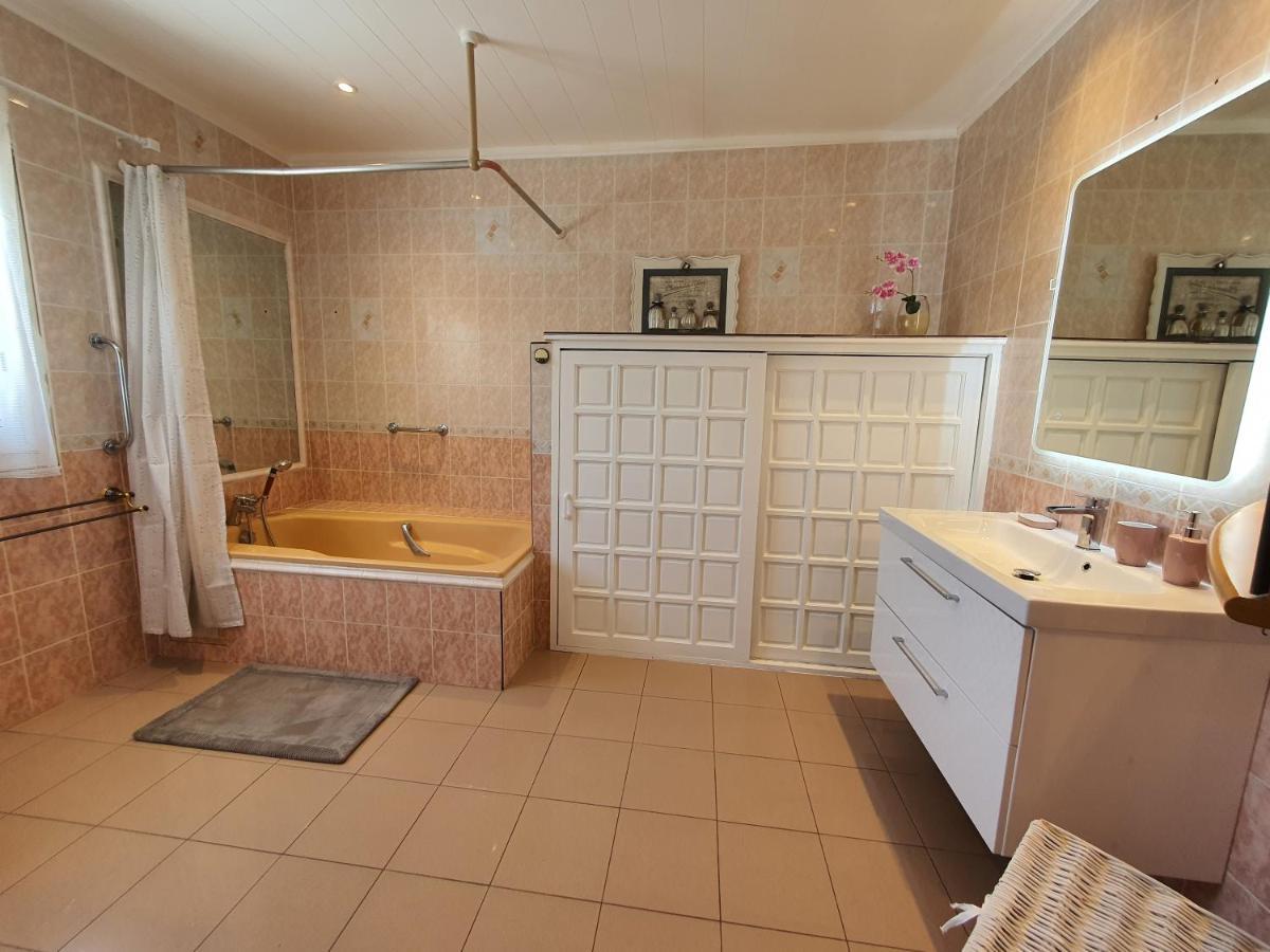 La Villa Rosaya - Piscine & Jacuzzi Сен-П'єр Екстер'єр фото
